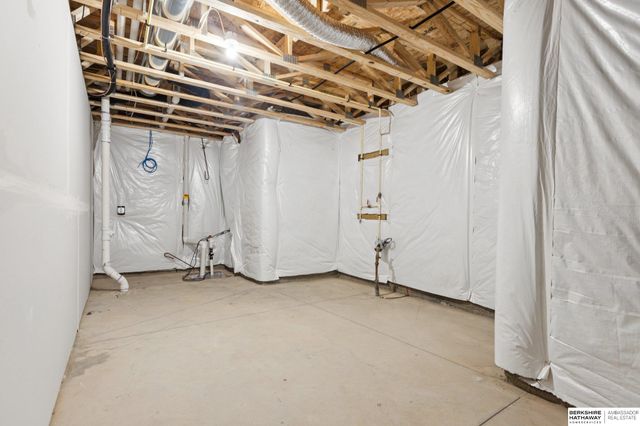 18067 Sycamore Drive, Gretna, NE 68028