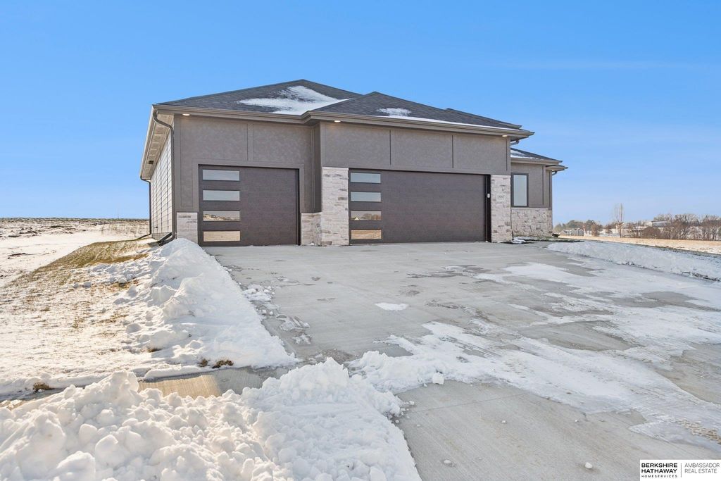 18067 Sycamore Drive, Gretna, NE 68028