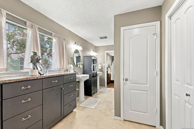 2310 Creekside Bend, San Antonio, TX 78259