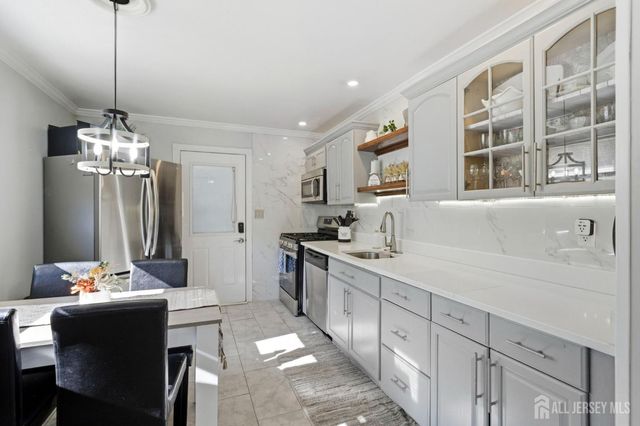 116 Kendall Drive, Sayreville, NJ 08859