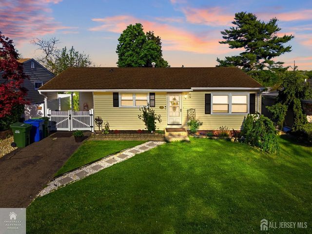 116 Kendall Drive, Sayreville, NJ 08859