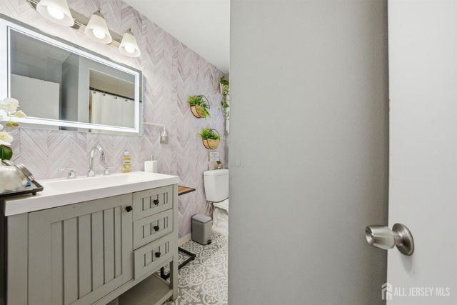116 Kendall Drive, Sayreville, NJ 08859