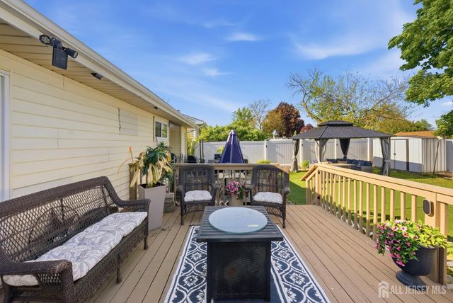 116 Kendall Drive, Sayreville, NJ 08859