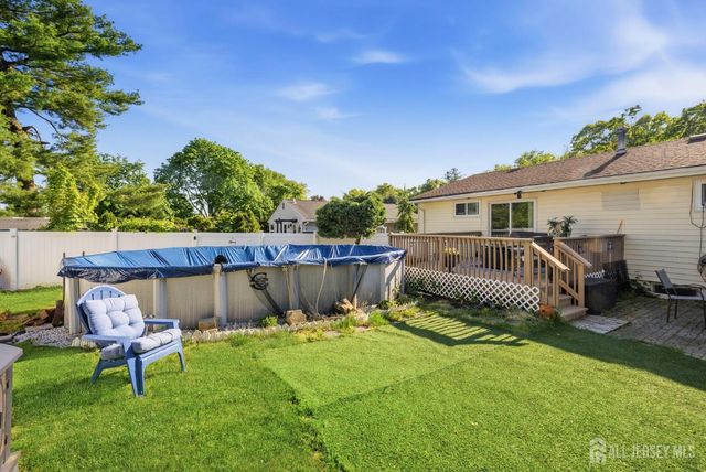116 Kendall Drive, Sayreville, NJ 08859