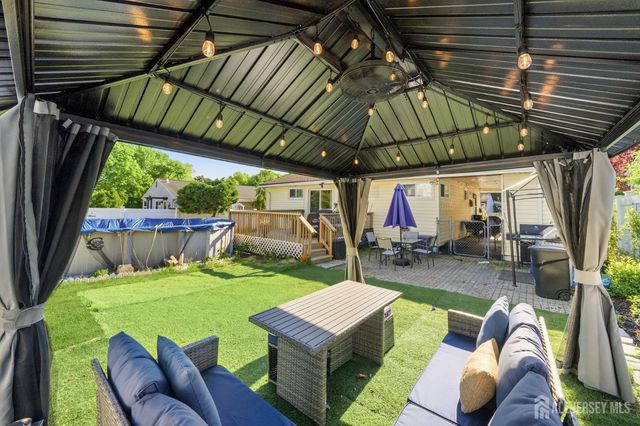 116 Kendall Drive, Sayreville, NJ 08859