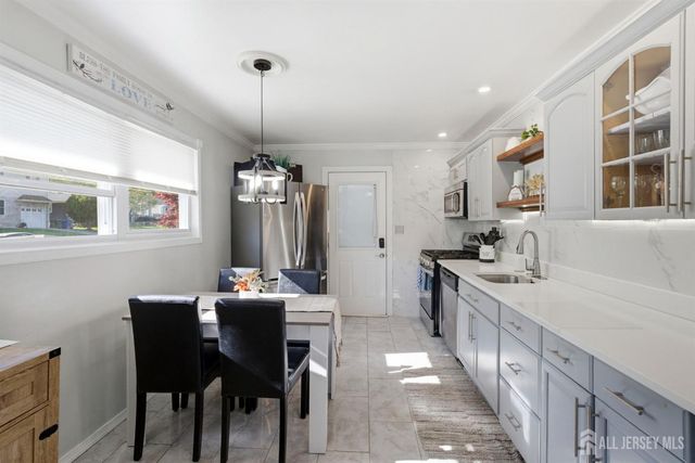 116 Kendall Drive, Sayreville, NJ 08859