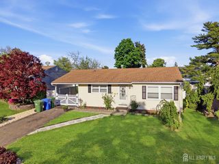 116 Kendall Drive, Sayreville, NJ 08859