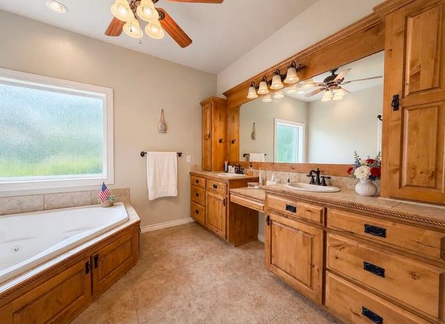 4972 Lighthouse Springs Drive, Grove, OK 74344
