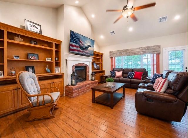 4972 Lighthouse Springs Drive, Grove, OK 74344