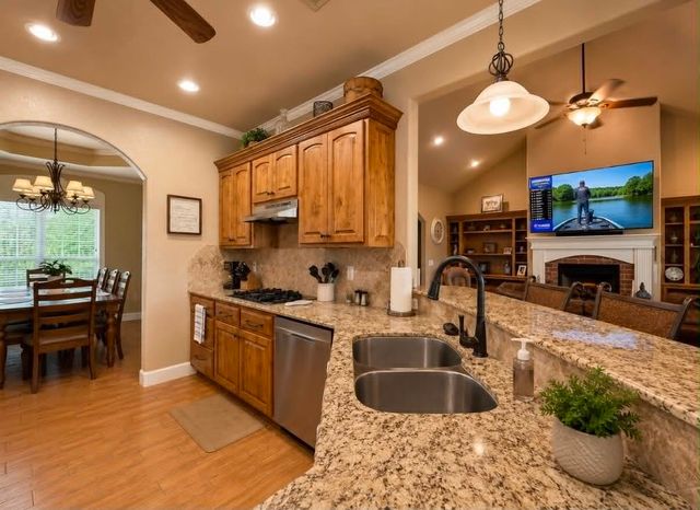 4972 Lighthouse Springs Drive, Grove, OK 74344