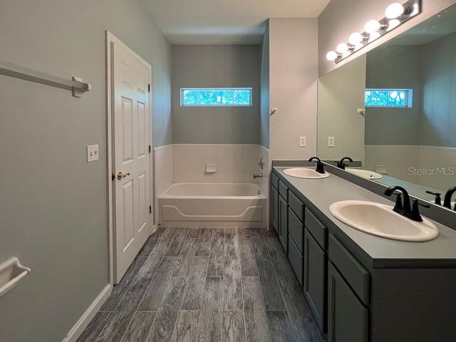 5048 NW 1ST PLACE, Gainesville, FL 32607