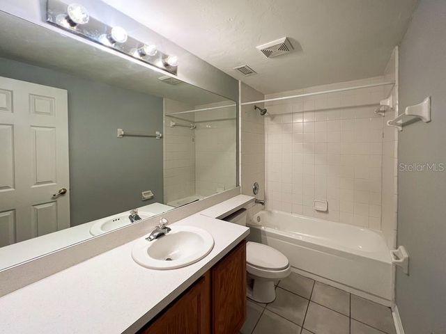 5048 NW 1ST PLACE, Gainesville, FL 32607