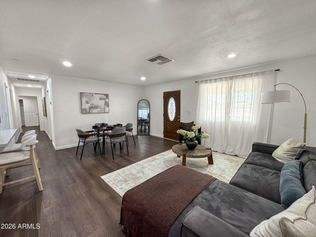 630 E IRWIN Avenue, Buckeye, AZ 85326