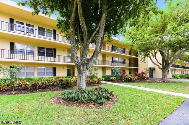 1087 Forest Lakes DR 1-303, Naples, FL 34105