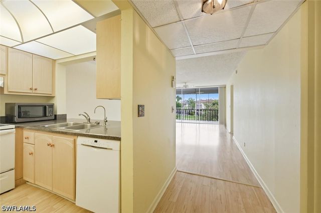 1087 Forest Lakes DR 1-303, Naples, FL 34105
