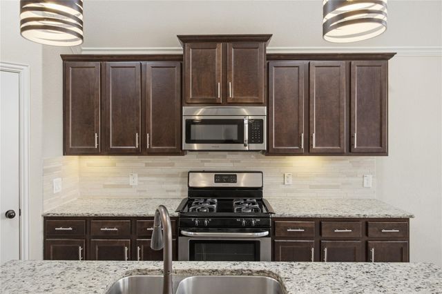 2229 Maple Point Drive N, Conroe, TX 77301