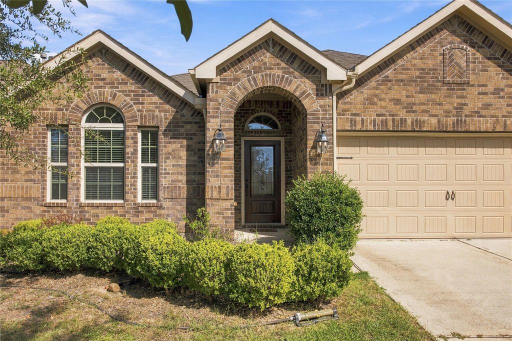 2229 Maple Point Drive N, Conroe, TX 77301