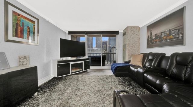 545 N Dearborn Street W2108, Chicago, IL 60654