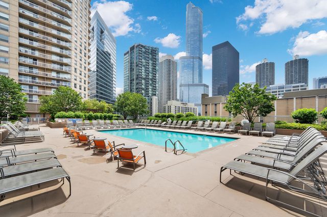 545 N Dearborn Street W2108, Chicago, IL 60654