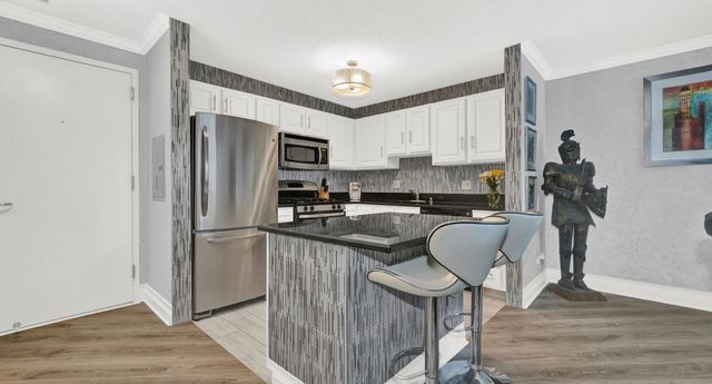 545 N Dearborn Street W2108, Chicago, IL 60654