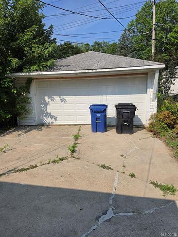 18663 Lexington, Redford, MI 48240
