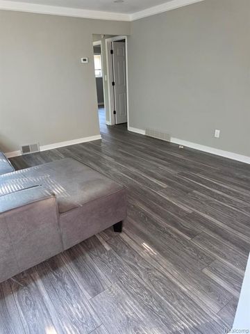 18663 Lexington, Redford, MI 48240
