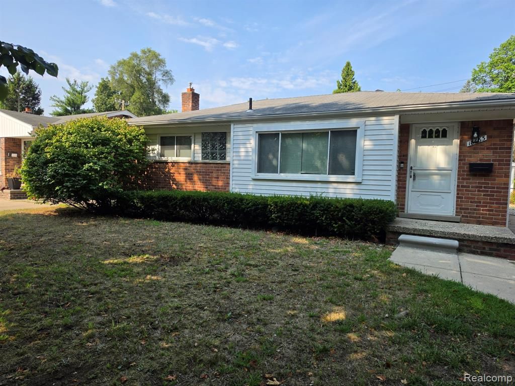 18663 Lexington, Redford, MI 48240