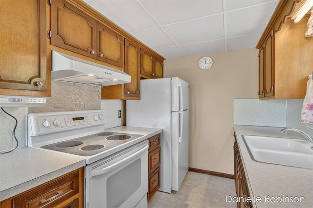 929 Village Lane 140, Jenison, MI 49428