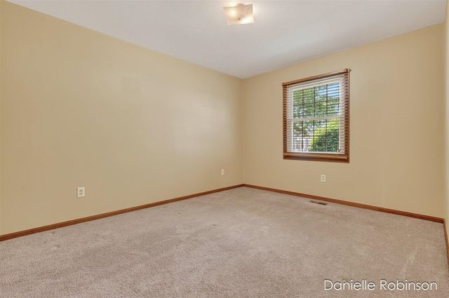 929 Village Lane 140, Jenison, MI 49428