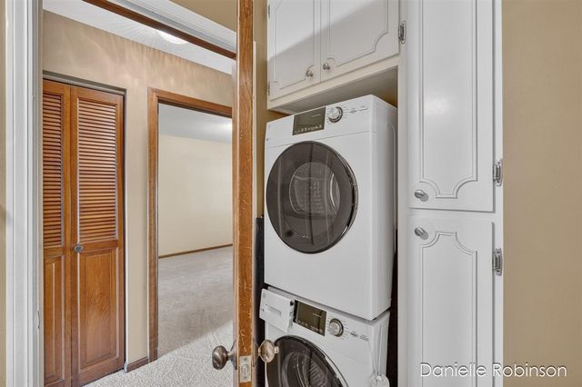 929 Village Lane 140, Jenison, MI 49428