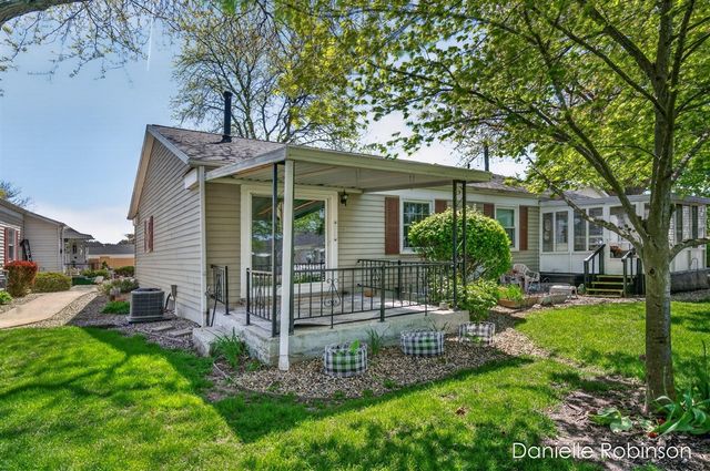 929 Village Lane 140, Jenison, MI 49428
