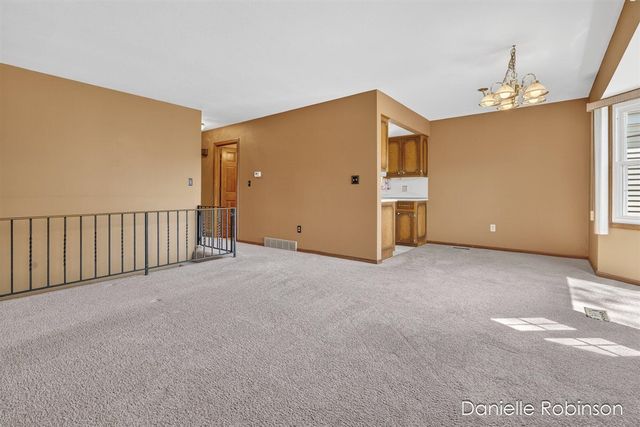 929 Village Lane 140, Jenison, MI 49428