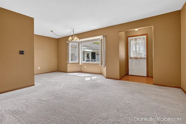 929 Village Lane 140, Jenison, MI 49428
