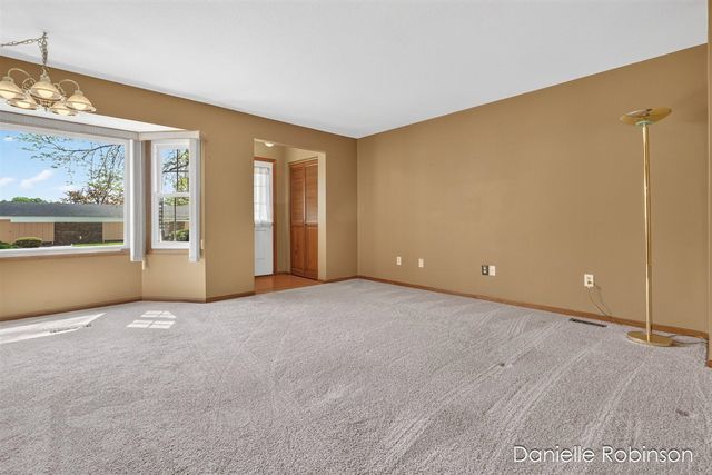 929 Village Lane 140, Jenison, MI 49428
