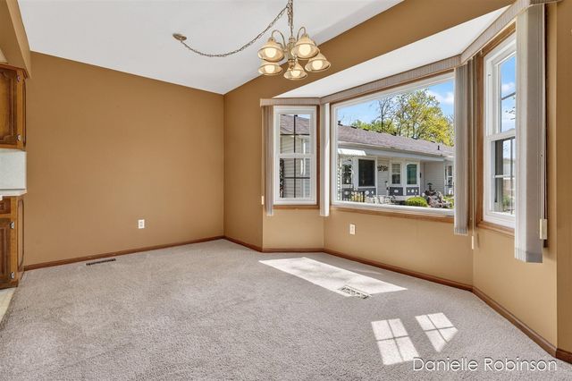 929 Village Lane 140, Jenison, MI 49428