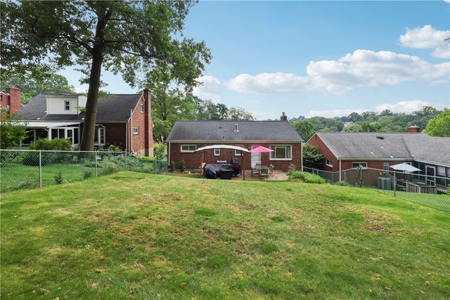 240 Roycroft Avenue, Mt Lebanon, PA 15234