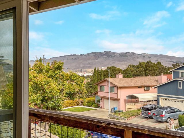 125 Skyline Ct, Vallejo, CA 94591