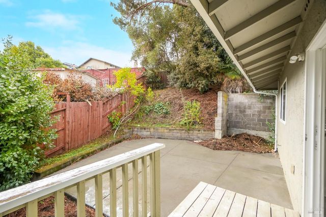 125 Skyline Ct, Vallejo, CA 94591