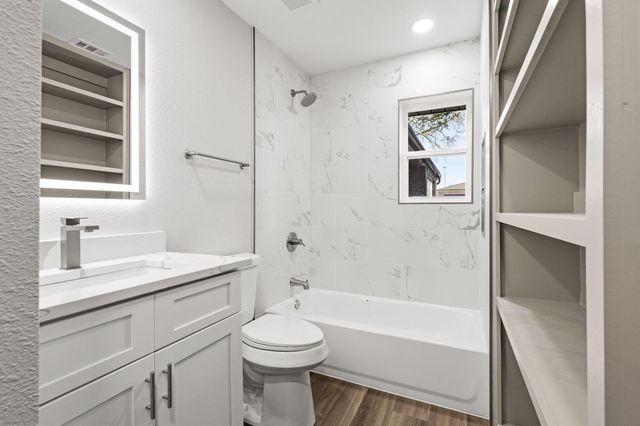 2401 Hillcrest Avenue, Greenville, TX 75402