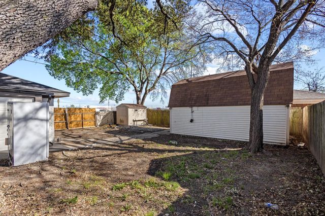 2401 Hillcrest Avenue, Greenville, TX 75402