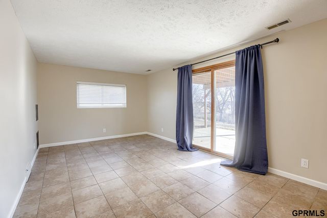 2413 Corn Drive, Papillion, NE 68046