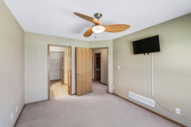 686 SE Williams Court, Waukee, IA 50263