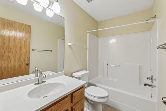 686 SE Williams Court, Waukee, IA 50263