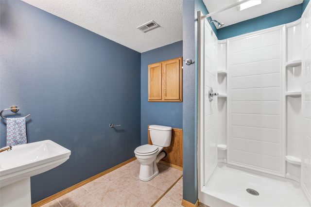 686 SE Williams Court, Waukee, IA 50263
