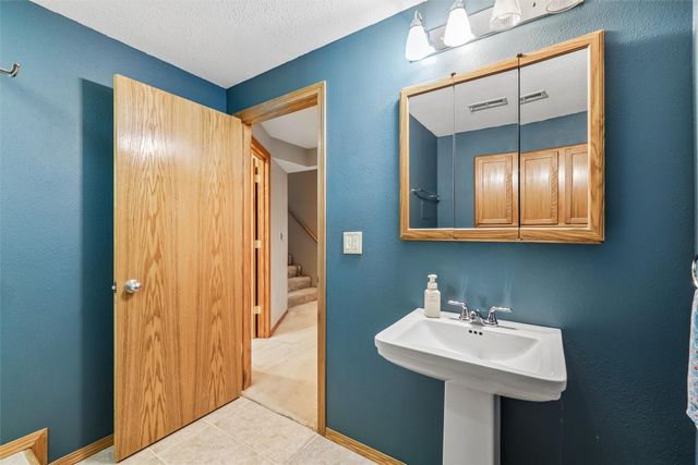686 SE Williams Court, Waukee, IA 50263