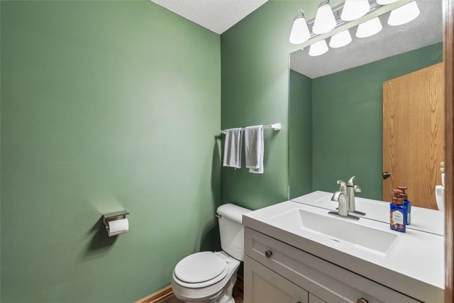 686 SE Williams Court, Waukee, IA 50263