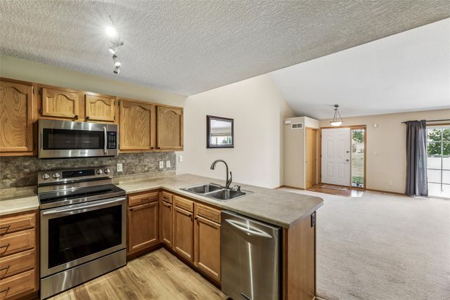 686 SE Williams Court, Waukee, IA 50263