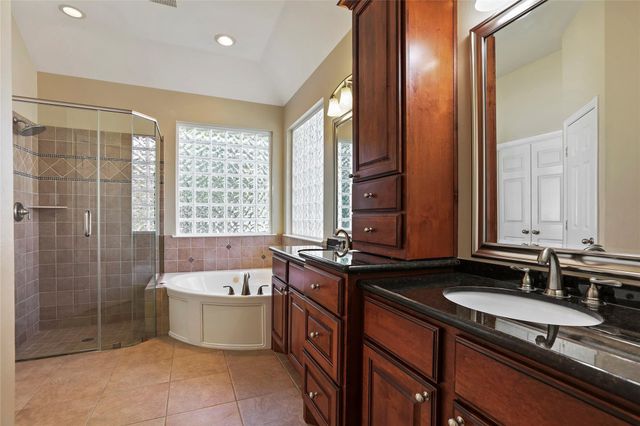 10 Dove Trace Circle, The Woodlands, TX 77382