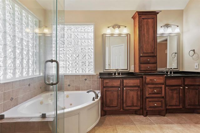10 Dove Trace Circle, The Woodlands, TX 77382