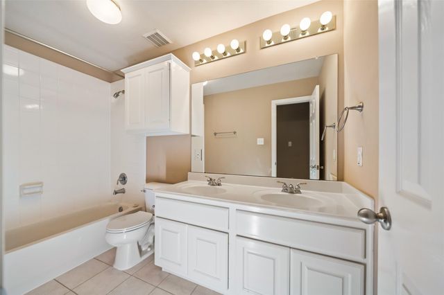 10 Dove Trace Circle, The Woodlands, TX 77382